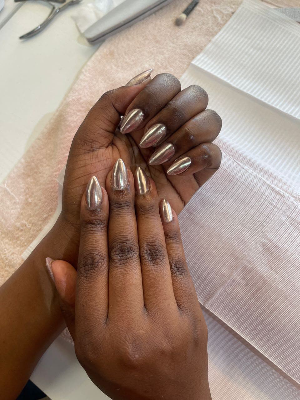 Chrome gold nails
